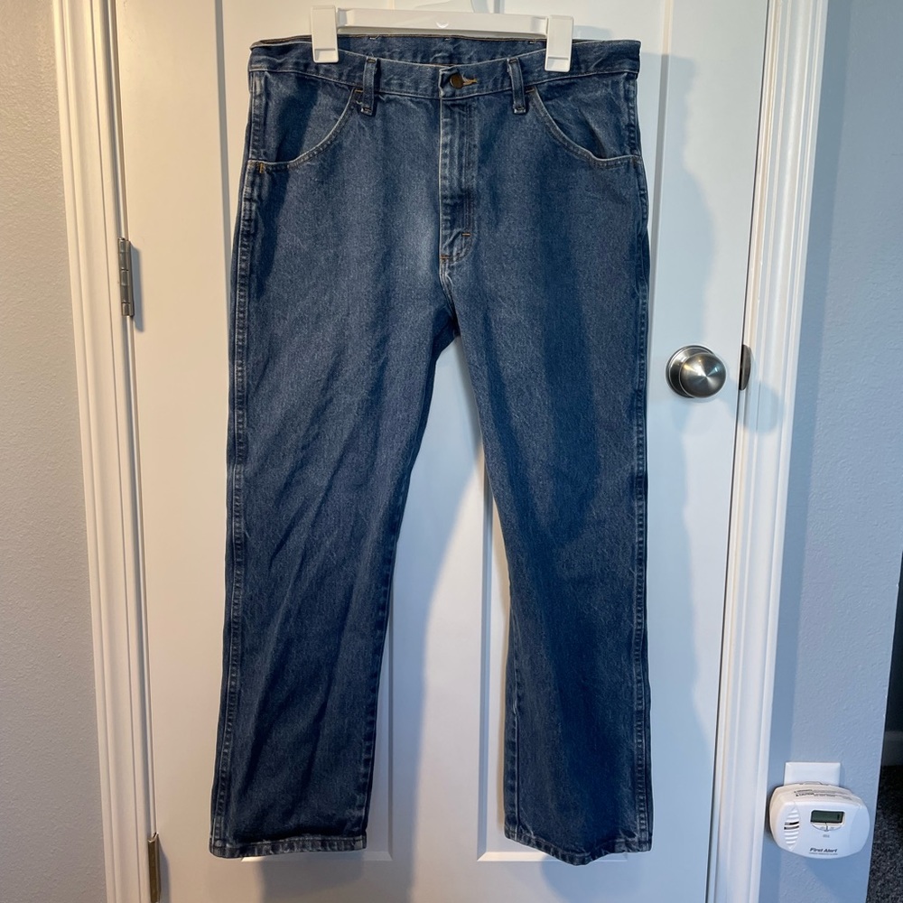 Mens Rustler Jeans 36 waist 29 inch tall.